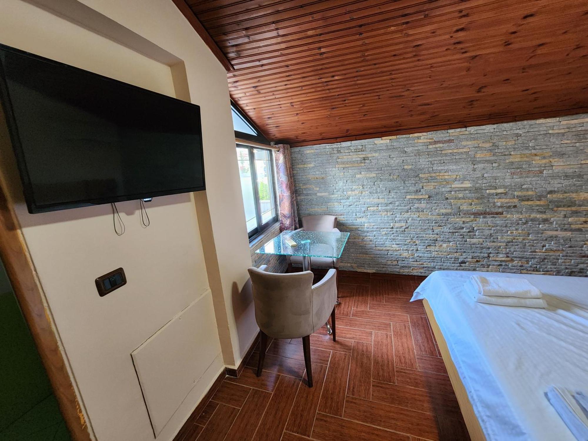 Hotel La Villa Tirana Zewnętrze zdjęcie