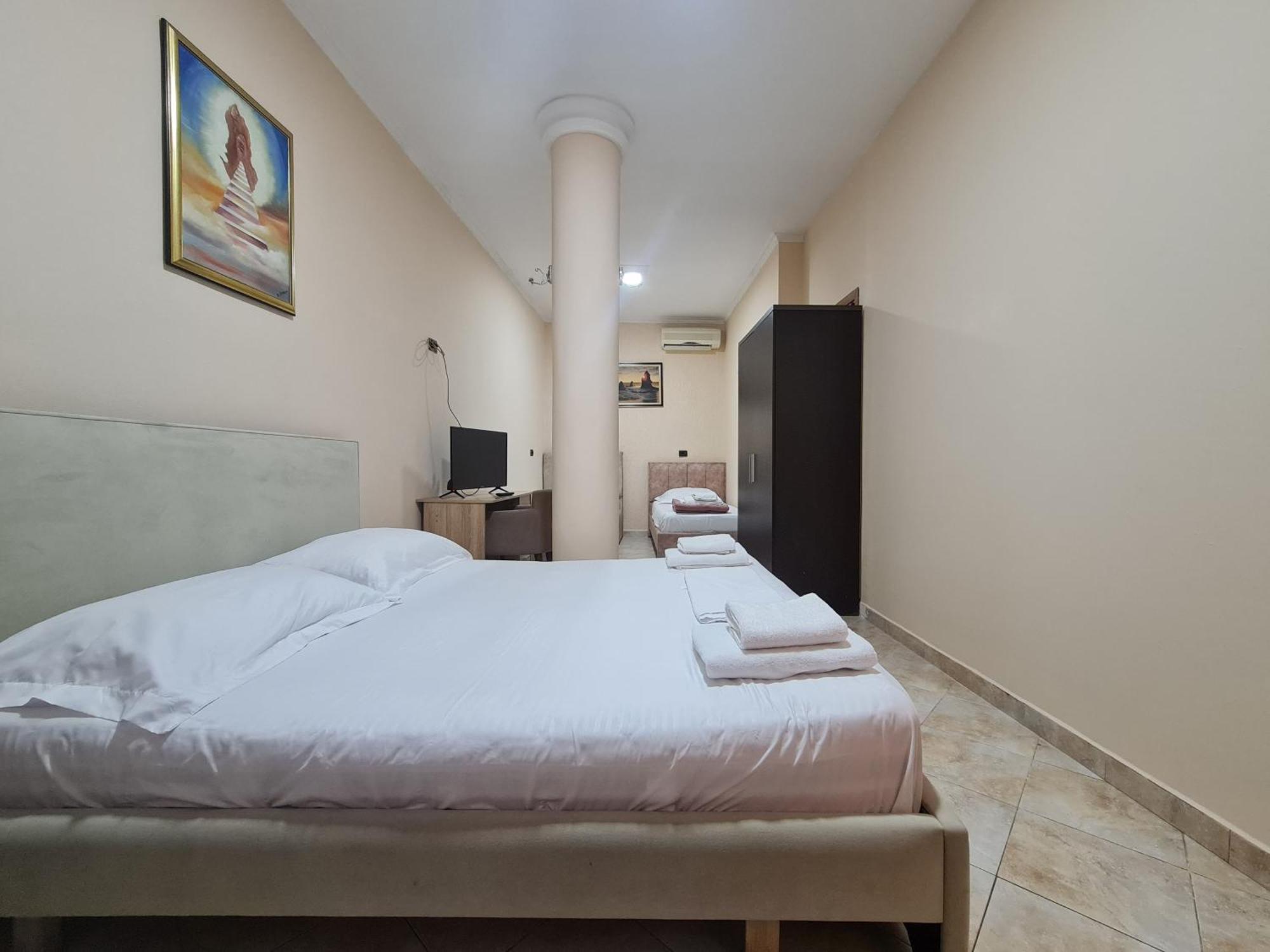 Hotel La Villa Tirana Zewnętrze zdjęcie